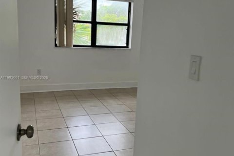 Condominio en alquiler en Hialeah, Florida, 2 dormitorios, 90.67 m2 № 2055824 - foto 12