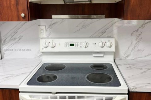 Condominio en alquiler en Hialeah, Florida, 2 dormitorios, 90.67 m2 № 2055824 - foto 9