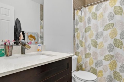 House in Florida City, Florida 4 bedrooms, 146.04 sq.m. № 2012946 - photo 18