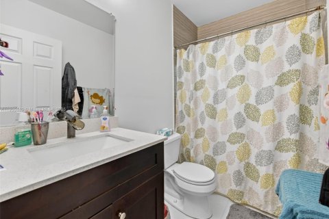 House in Florida City, Florida 4 bedrooms, 146.04 sq.m. № 2012946 - photo 17