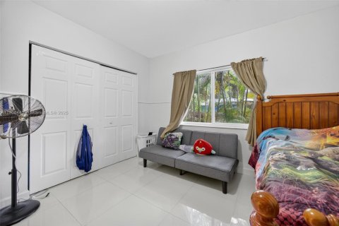 House in Florida City, Florida 4 bedrooms, 146.04 sq.m. № 2012946 - photo 26