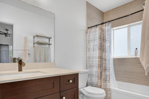 House in Florida City, Florida 4 bedrooms, 146.04 sq.m. № 2012946 - photo 23