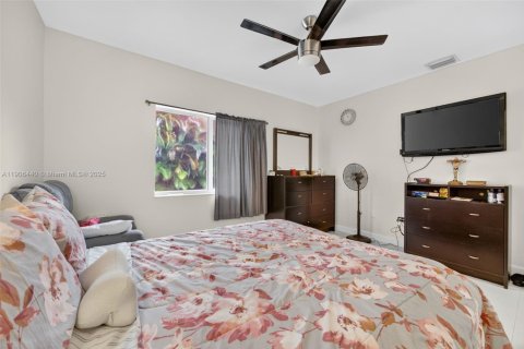 House in Florida City, Florida 4 bedrooms, 146.04 sq.m. № 2012946 - photo 20