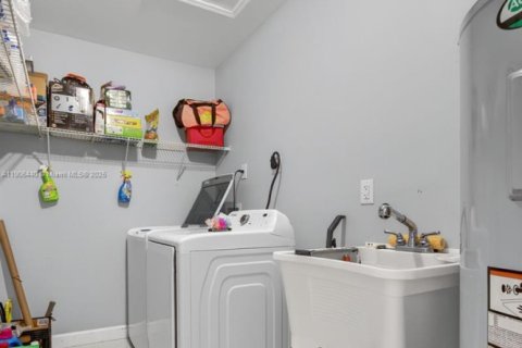 Casa en venta en Florida City, Florida, 4 dormitorios, 146.04 m2 № 2012946 - foto 2