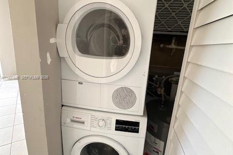 Condo in Pembroke Pines, Florida, 1 bedroom  № 2059487 - photo 10