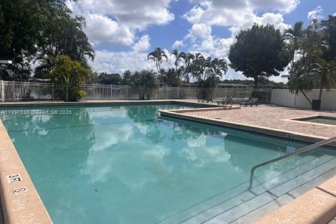 Condo in Pembroke Pines, Florida, 1 bedroom  № 2059487 - photo 13