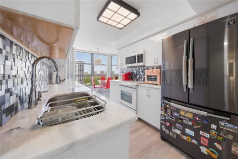 Copropriété à louer à Aventura, Floride: 3 chambres, 126.44 m2 № 2025801 - photo 19