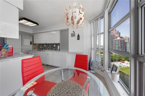 Copropriété à louer à Aventura, Floride: 3 chambres, 126.44 m2 № 2025801 - photo 21