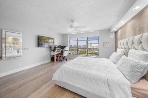 Copropriété à louer à Aventura, Floride: 3 chambres, 126.44 m2 № 2025801 - photo 8