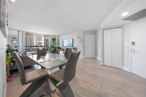 Copropriété à louer à Aventura, Floride: 3 chambres, 126.44 m2 № 2025801 - photo 3