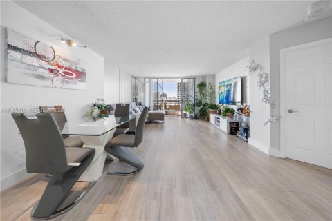 Copropriété à louer à Aventura, Floride: 3 chambres, 126.44 m2 № 2025801 - photo 4
