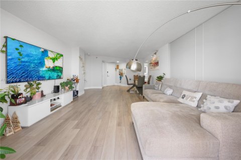 Copropriété à louer à Aventura, Floride: 3 chambres, 126.44 m2 № 2025801 - photo 2