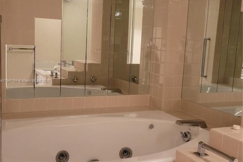 Купить кондоминиум в Майами, Флорида 3 спальни, 156.08м2, № 1850826 - фото 11