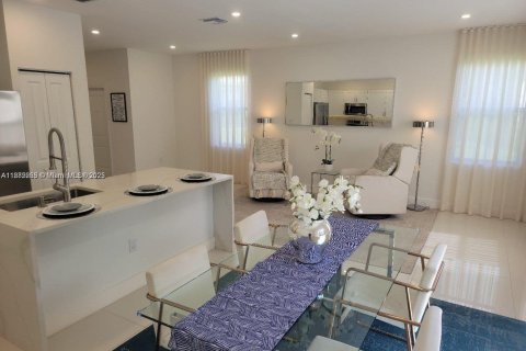 Adosado en alquiler en Miami Gardens, Florida, 4 dormitorios, 193.79 m2 № 1932385 - foto 16