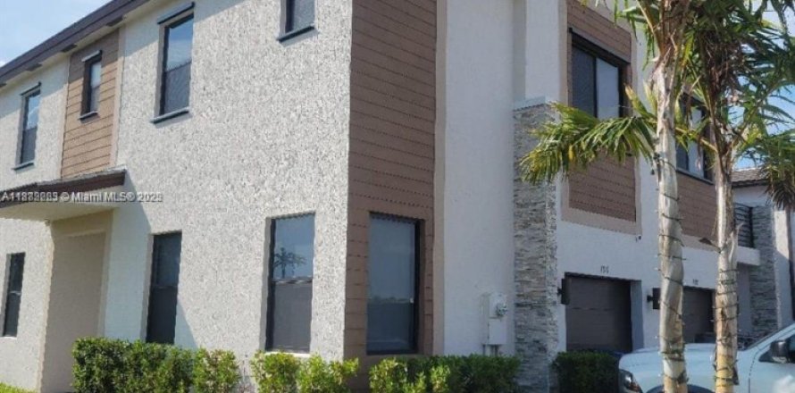 Adosado en Miami Gardens, Florida 4 dormitorios, 193.79 m2 № 1932385