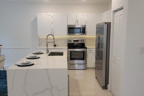Adosado en alquiler en Miami Gardens, Florida, 4 dormitorios, 193.79 m2 № 1932385 - foto 5
