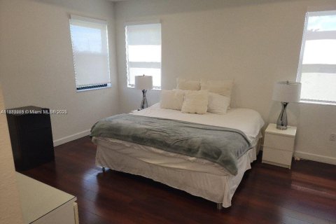 Adosado en alquiler en Miami Gardens, Florida, 4 dormitorios, 193.79 m2 № 1932385 - foto 25