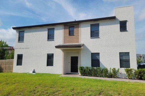 Adosado en alquiler en Miami Gardens, Florida, 4 dormitorios, 193.79 m2 № 1932385 - foto 2