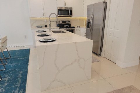Adosado en alquiler en Miami Gardens, Florida, 4 dormitorios, 193.79 m2 № 1932385 - foto 18