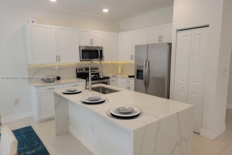 Adosado en alquiler en Miami Gardens, Florida, 4 dormitorios, 193.79 m2 № 1932385 - foto 17