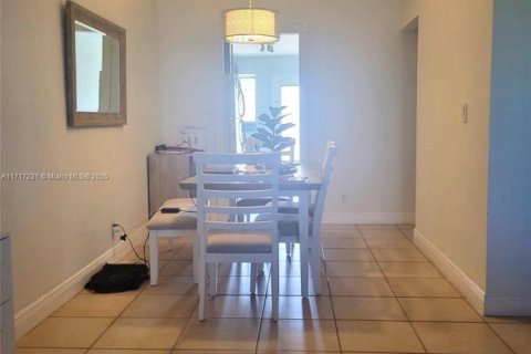 Condo in North Miami Beach, Florida, 1 bedroom  № 1696693 - photo 3