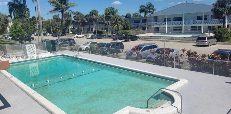 Condo in North Miami Beach, Florida, 1 bedroom  № 1696693