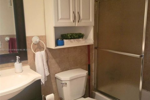 Condo in North Miami Beach, Florida, 1 bedroom  № 1696693 - photo 7