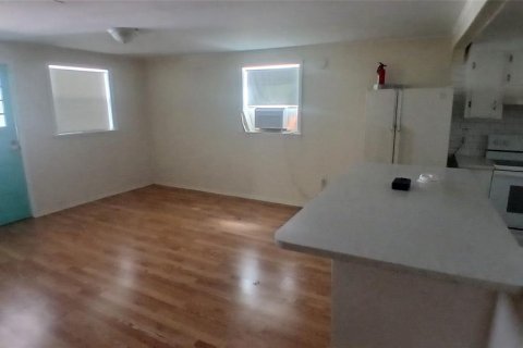 Commercial property in Tarpon Springs, Florida 4 bedrooms, 160.63 sq.m. № 2412714 - photo 16