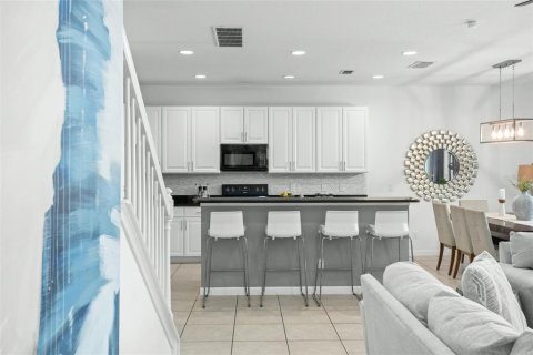 House in Davenport, Florida 6 bedrooms, 337.14 sq.m. № 1350506 - photo 11