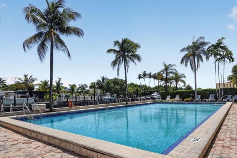 Condo in North Miami, Florida, 1 bedroom № 2075203 - photo 15