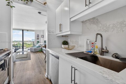 Condo in North Miami, Florida, 1 bedroom № 2075203 - photo 8