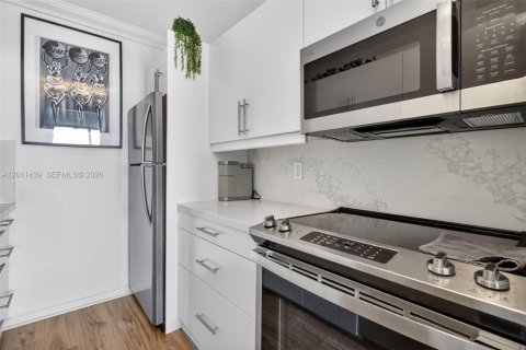 Condo in North Miami, Florida, 1 bedroom № 2075203 - photo 6
