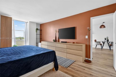 Condo in North Miami, Florida, 1 bedroom № 2075203 - photo 10