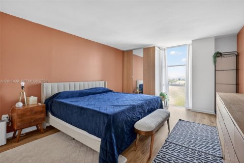 Condo in North Miami, Florida, 1 bedroom № 2075203 - photo 9