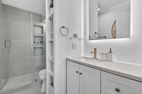Condo in North Miami, Florida, 1 bedroom № 2075203 - photo 13
