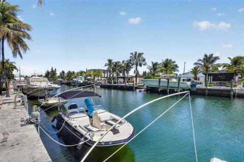 Condo in North Miami, Florida, 1 bedroom № 2075203 - photo 17