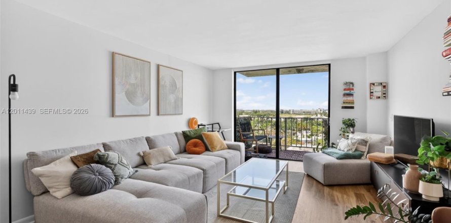 Condo in North Miami, Florida, 1 bedroom № 2075203