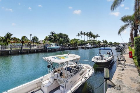Condo in North Miami, Florida, 1 bedroom № 2075203 - photo 16