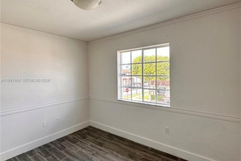 Townhouse in Miami, Florida 2 bedrooms, 104.98 sq.m. № 1998846 - photo 18