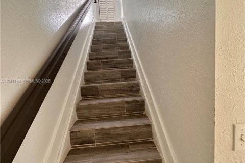 Townhouse in Miami, Florida 2 bedrooms, 104.98 sq.m. № 1998846 - photo 8