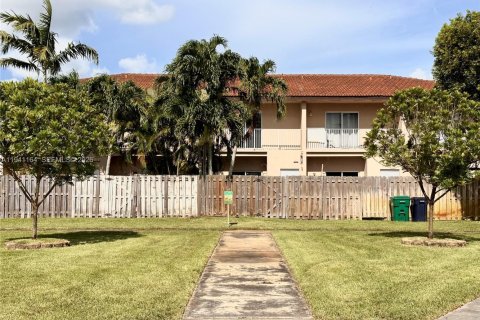 Townhouse in Miami, Florida 2 bedrooms, 104.98 sq.m. № 1998846 - photo 20