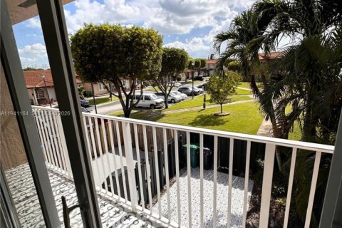 Townhouse in Miami, Florida 2 bedrooms, 104.98 sq.m. № 1998846 - photo 15
