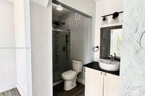 Townhouse in Miami, Florida 2 bedrooms, 104.98 sq.m. № 1998846 - photo 12