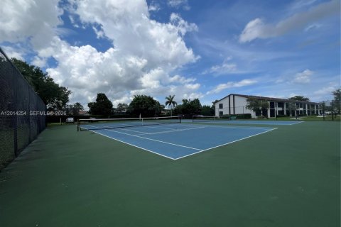 Condo in Oakland Park, Florida, 2 bedrooms № 2076246 - photo 16
