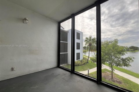 Condo in Oakland Park, Florida, 2 bedrooms № 2076246 - photo 6