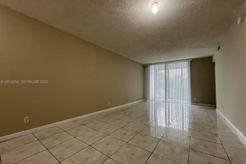 Condo in Oakland Park, Florida, 2 bedrooms № 2076246 - photo 5