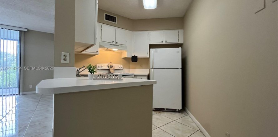 Condo in Oakland Park, Florida, 2 bedrooms № 2076246