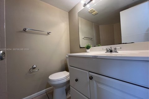 Condo in Oakland Park, Florida, 2 bedrooms № 2076246 - photo 8