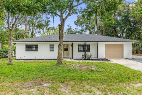 House in Eustis, Florida 3 bedrooms, 147.9 sq.m. № 1918277 - photo 1