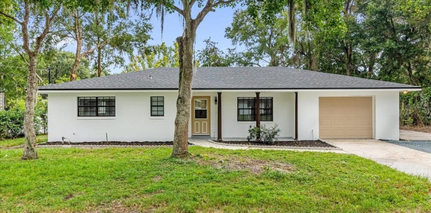 House in Eustis, Florida 3 bedrooms, 147.9 sq.m. № 1918277